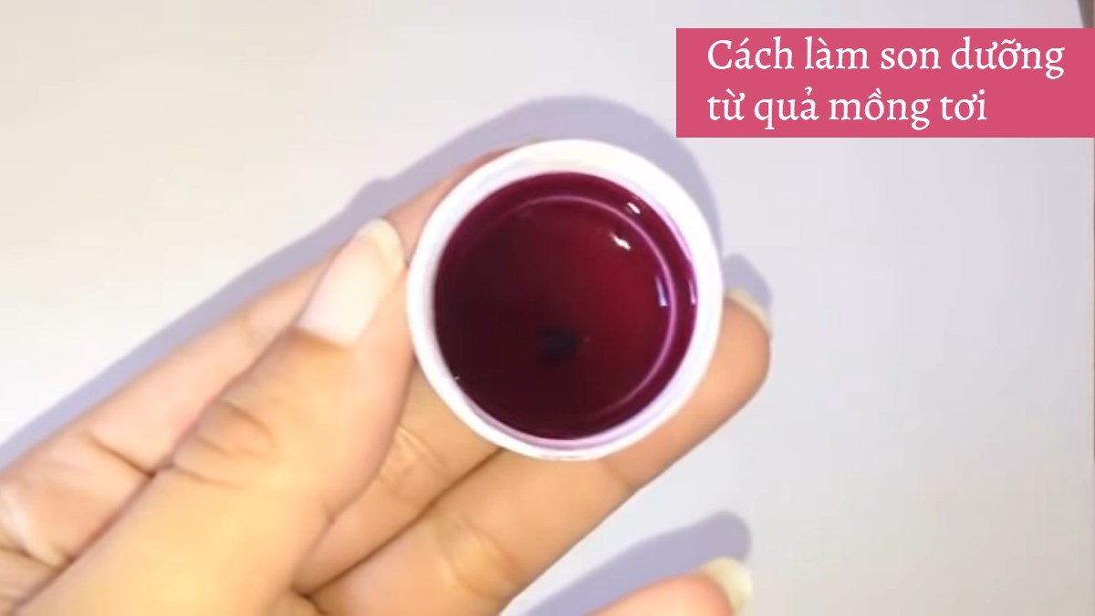 Cách làm son dưỡng môi từ quả mồng tơi