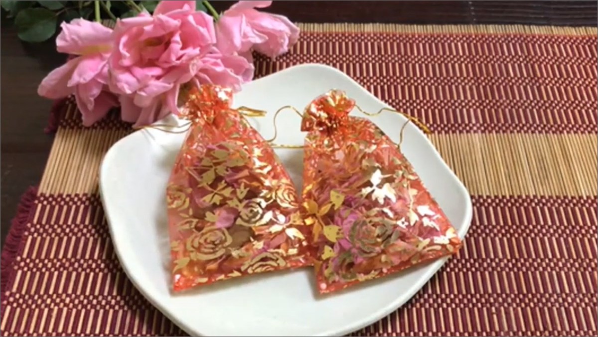 Cách làm túi thơm từ hoa khô