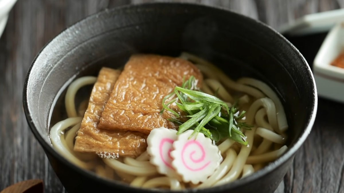 Cách nấu mì Kitsune Udon (udon đậu hũ chiên)