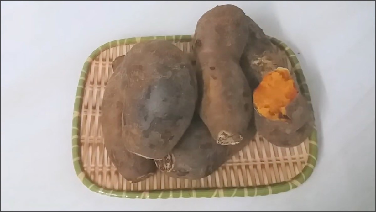 Nướng khoai lang bằng lò nướng