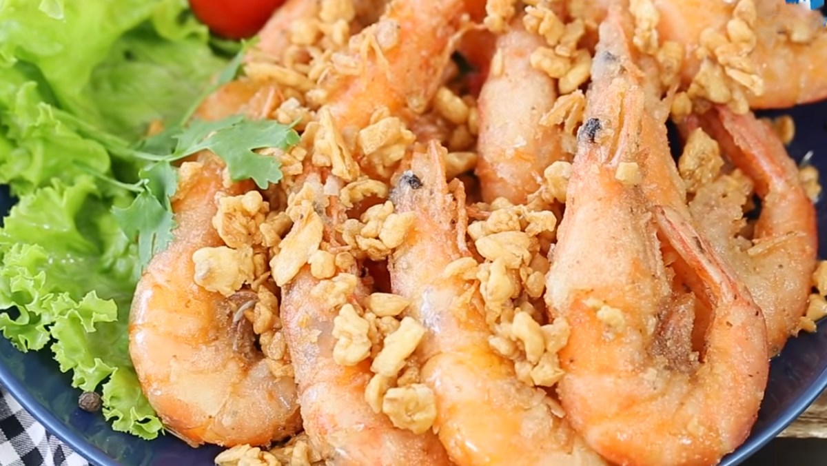 Tôm lăn bột chiên với bơ tỏi