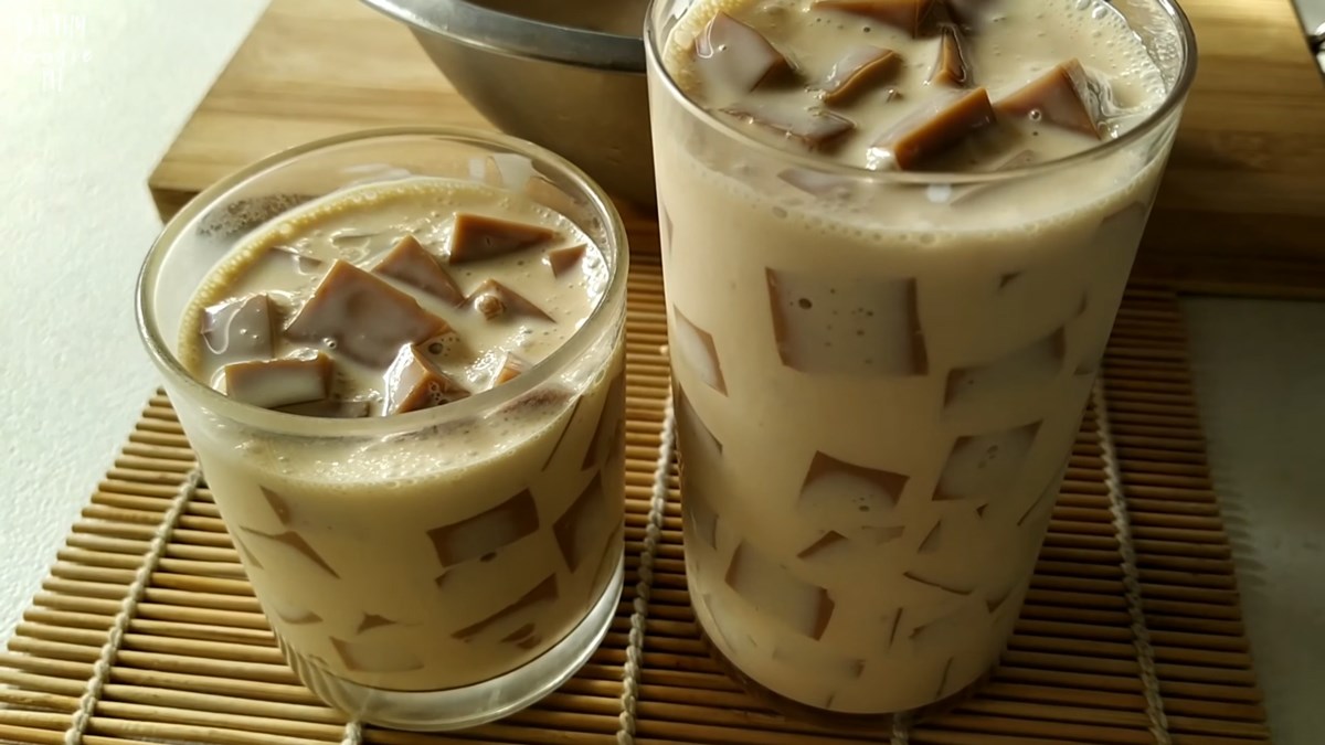 Trà sữa thạch với whipping cream