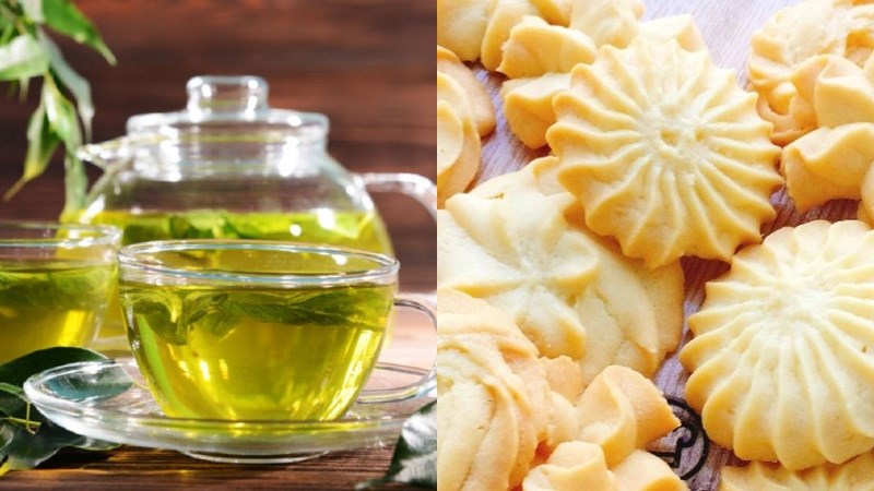 Ăn nhẹ 2: 1 tách trà xanh với 2 cái bánh quy kem
