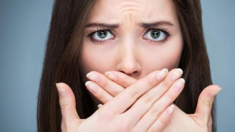 Gi&uacute;p hơi thở kh&ocirc;ng bị nặng m&ugrave;i