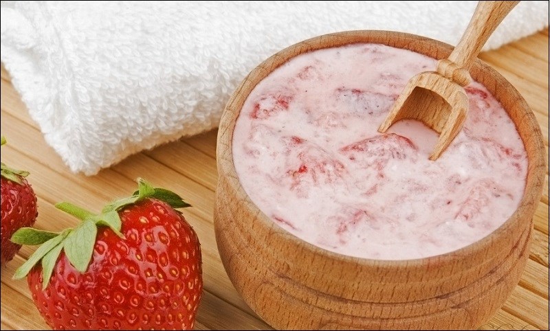 Cách làm mặt nạ dâu tây sữa chua