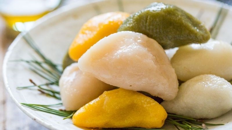 Songpyeon (bánh gạo hình bán nguyệt)