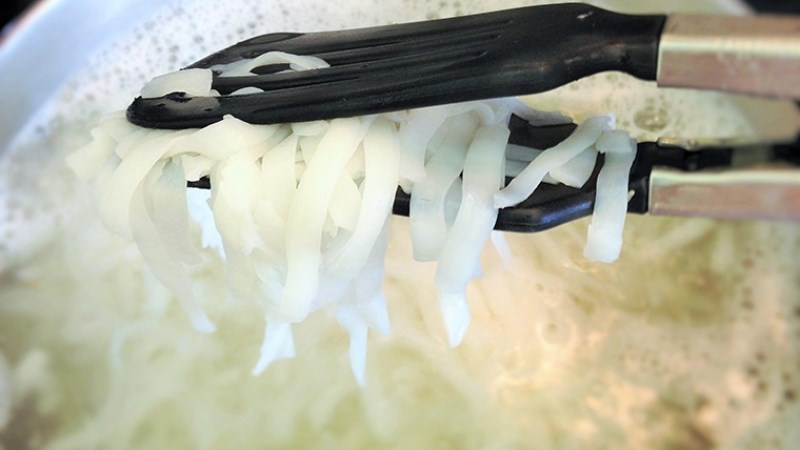 Luộc phở kh&ocirc;