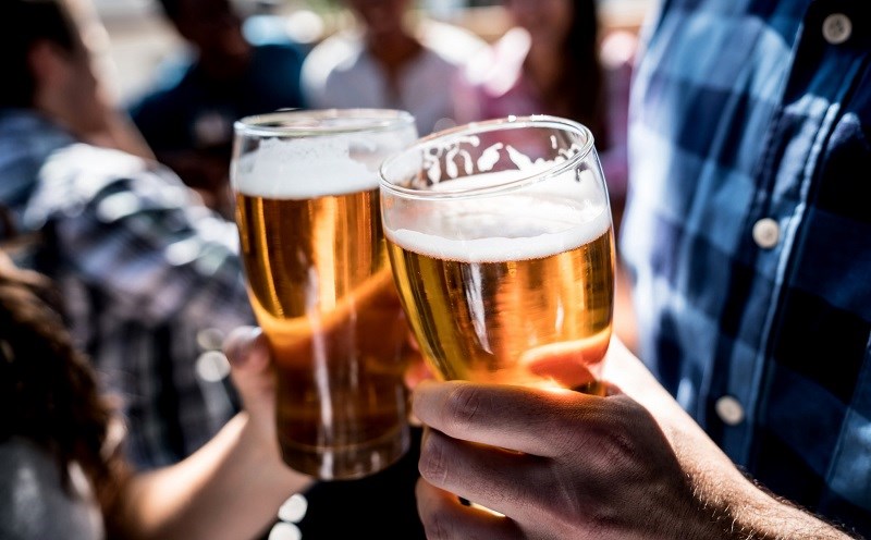 Hạn chế đồ uống c&oacute; cồn