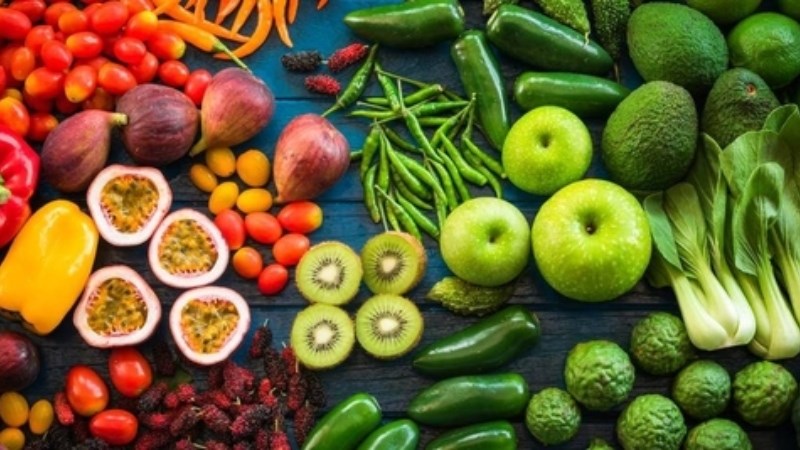 Ăn nhiều rau xanh và quả chín