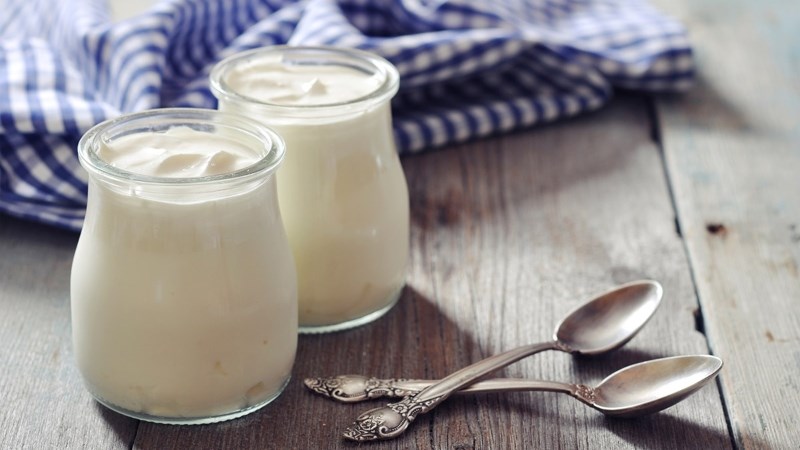 Bữa phụ 3: Sữa chua không đường (1 hũ nhỏ/80 Kcal)