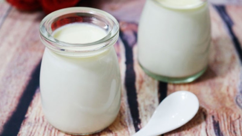 Bữa phụ 3: Sữa chua không đường (1 hũ nhỏ/80 Kcal)