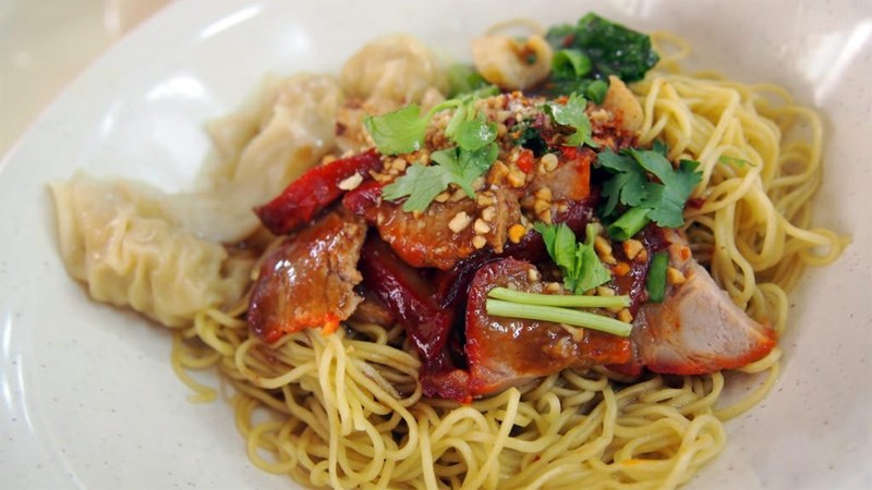 Món mì Wonton Mee đường phố Thái Lan