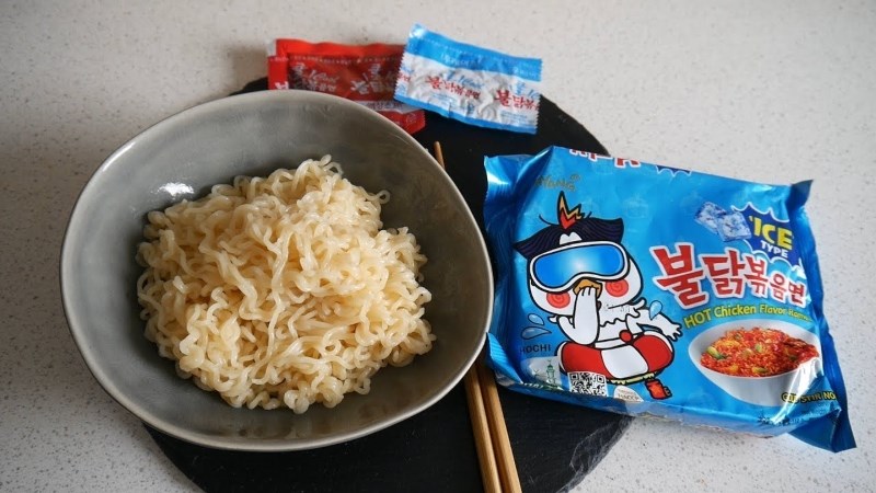 Mì Gà Cay Lạnh Samyang