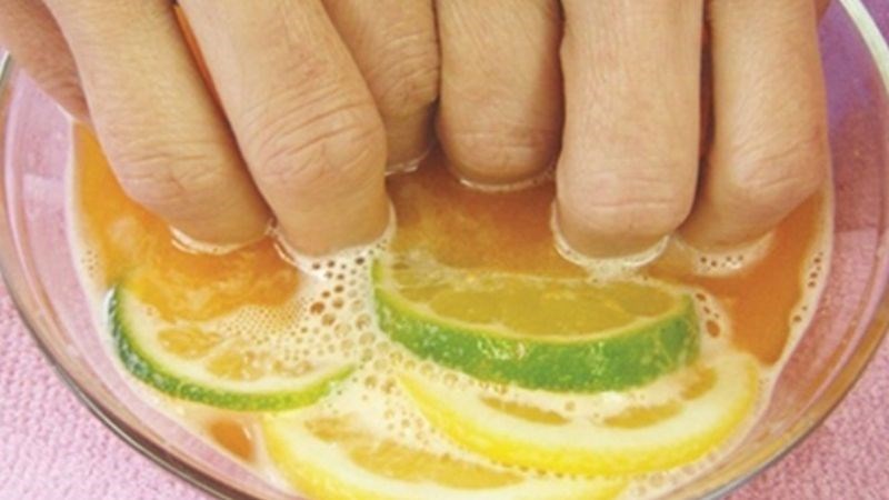 C&aacute;ch tẩy nhựa rau muống