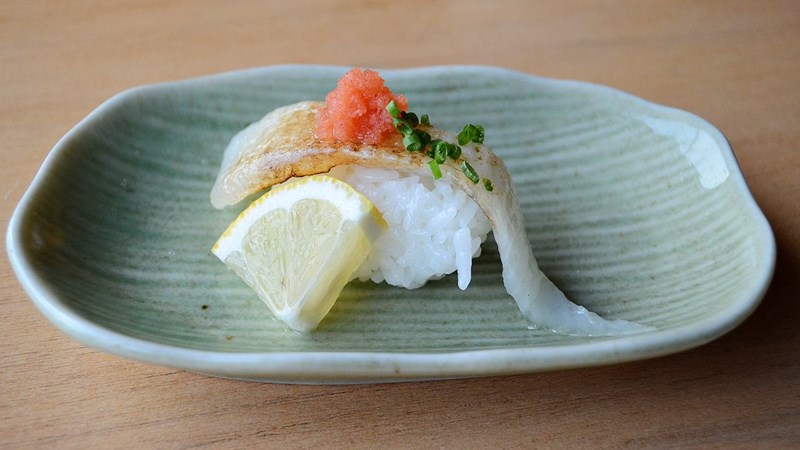 Engawa (sushi vây đuôi cá bơn)