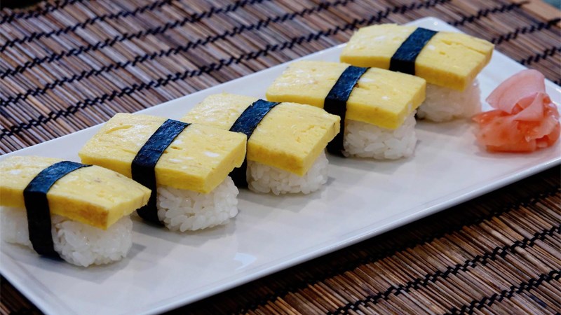 Tamagoyaki (sushi trứng cuộn)
