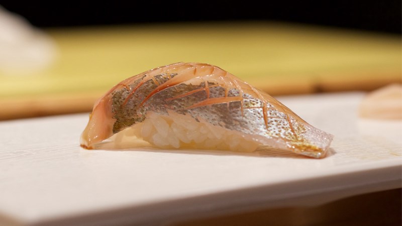 Shima aji (sushi cá sòng)