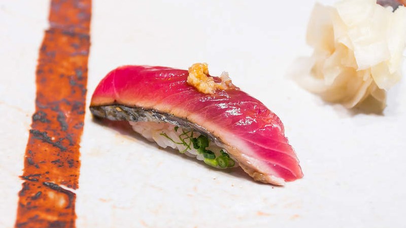Katsuo (sushi cá ngừ vằn)