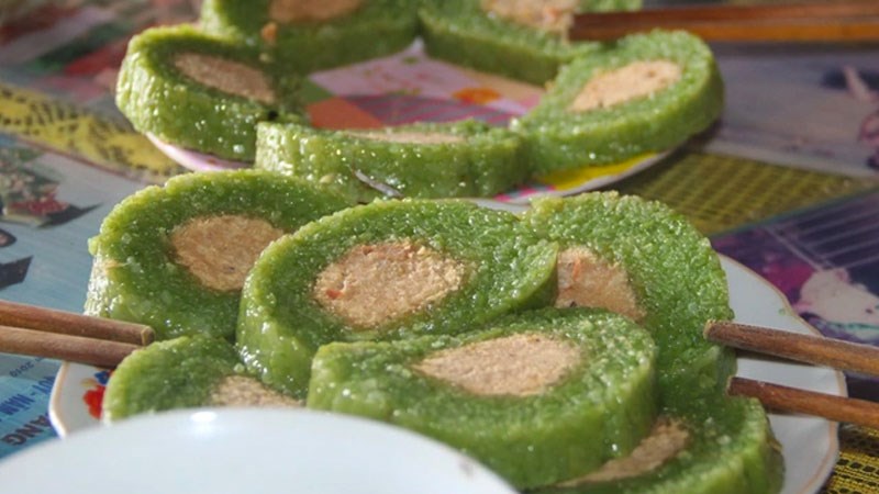 Bánh tét mặt trăng