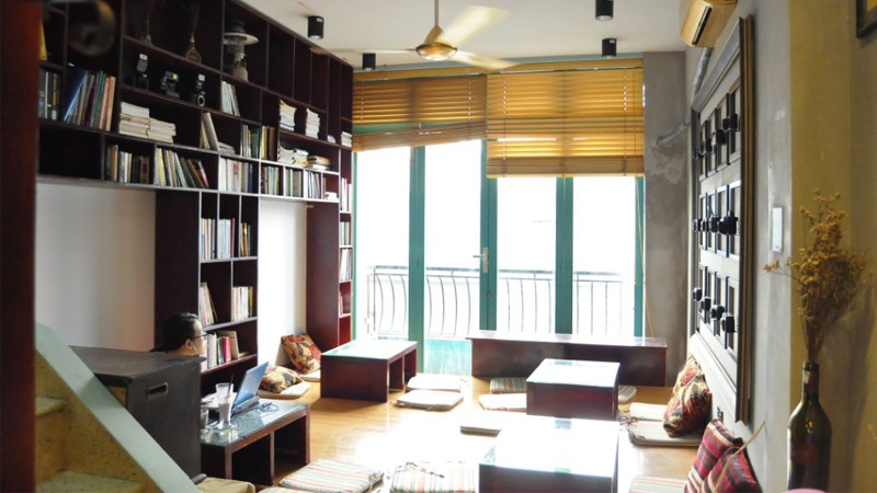 Slowee Coffee & Books