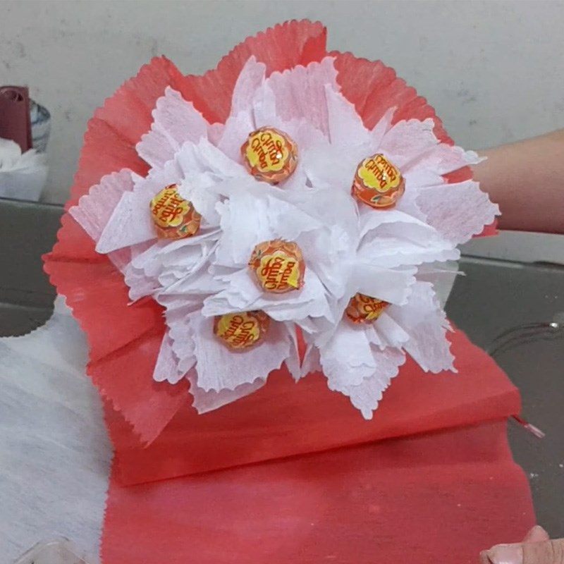 Bước 3 Gói hoa Bó hoa từ kẹo mút