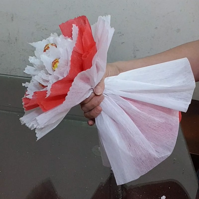 Bước 3 Gói hoa Bó hoa từ kẹo mút