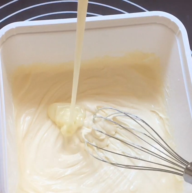 Bước 2 Trộn hỗn hợp kem sữa phô mai Kem trứng muối phô mai
