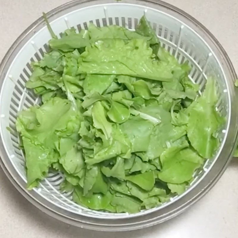 Bước 1 Sơ chế nguyên liệu Salad bò trứng