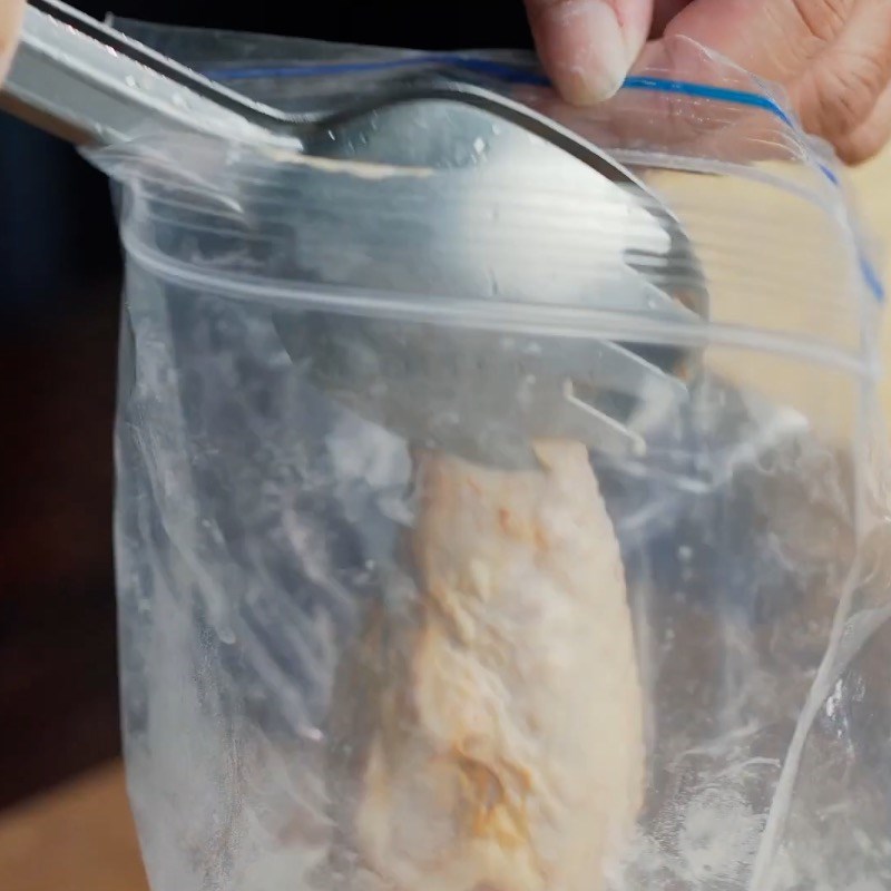 Step 3 Roll the chicken over the fried chicken dough