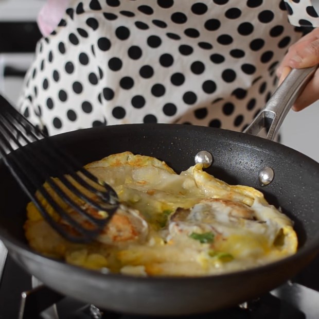 Bước 3 Chiên hàu với bột khoai và trứng Hàu chiên trứng Đài Loan