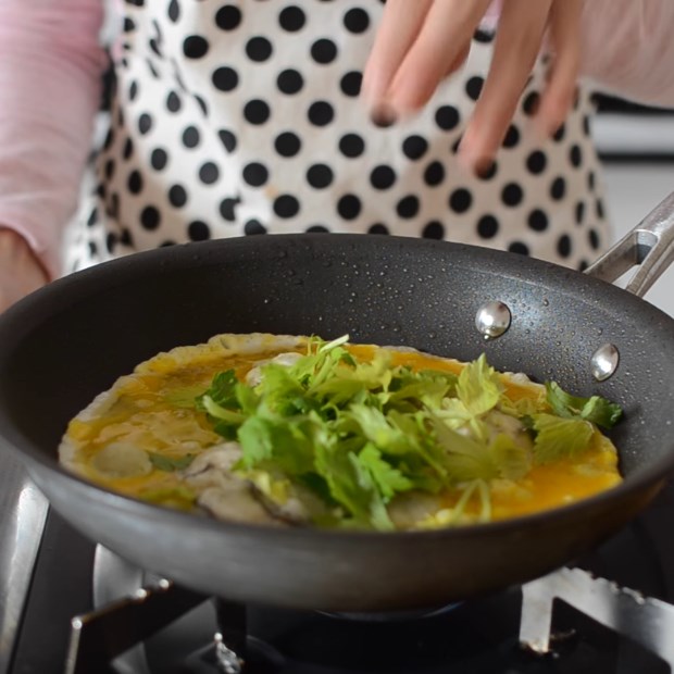 Bước 3 Chiên hàu với bột khoai và trứng Hàu chiên trứng Đài Loan