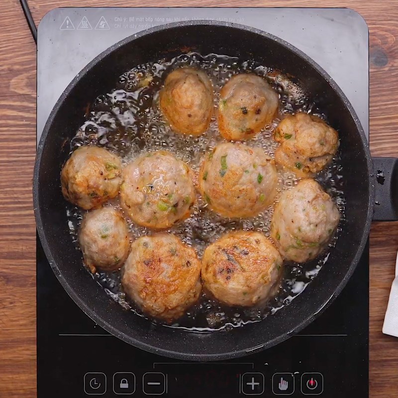 Bước 3 Chiên chả cá Chả cá bọc trứng muối và chả cá bọc trứng bắc thảo