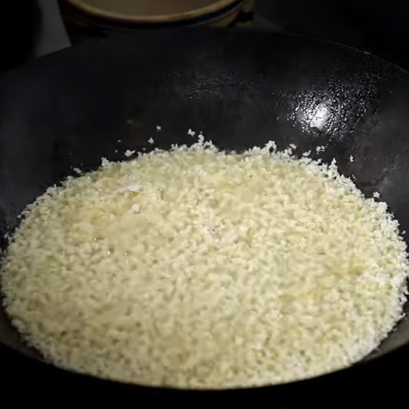 Bước 3 Chiên cháo gói, sả và lá quế Bò rang muối