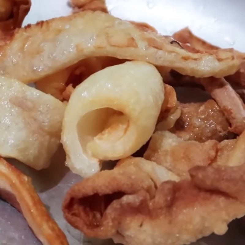 Bước 1 Chiên da cá Gỏi da cá
