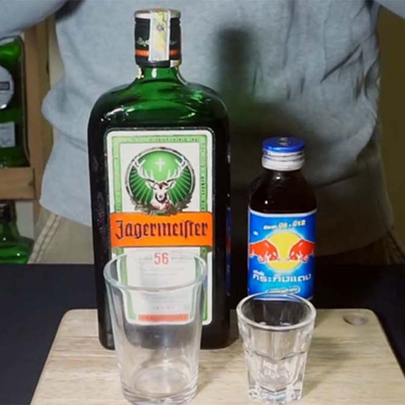 Bước 1 Chuẩn bị Jager Bomb