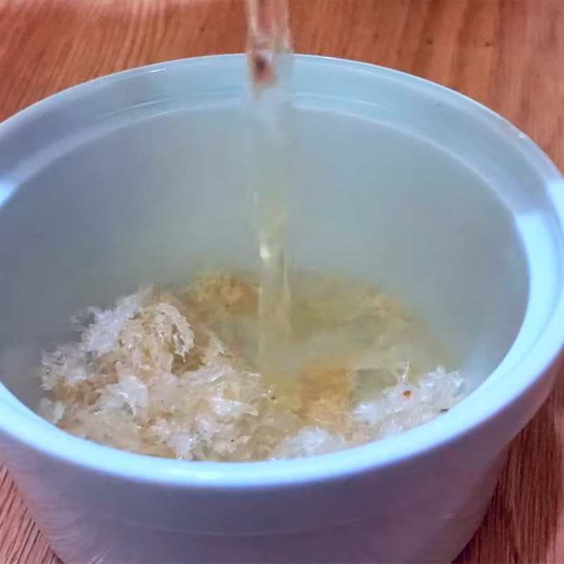 Bước 3 Chưng yến Tổ yến chưng đông trùng hạ thảo