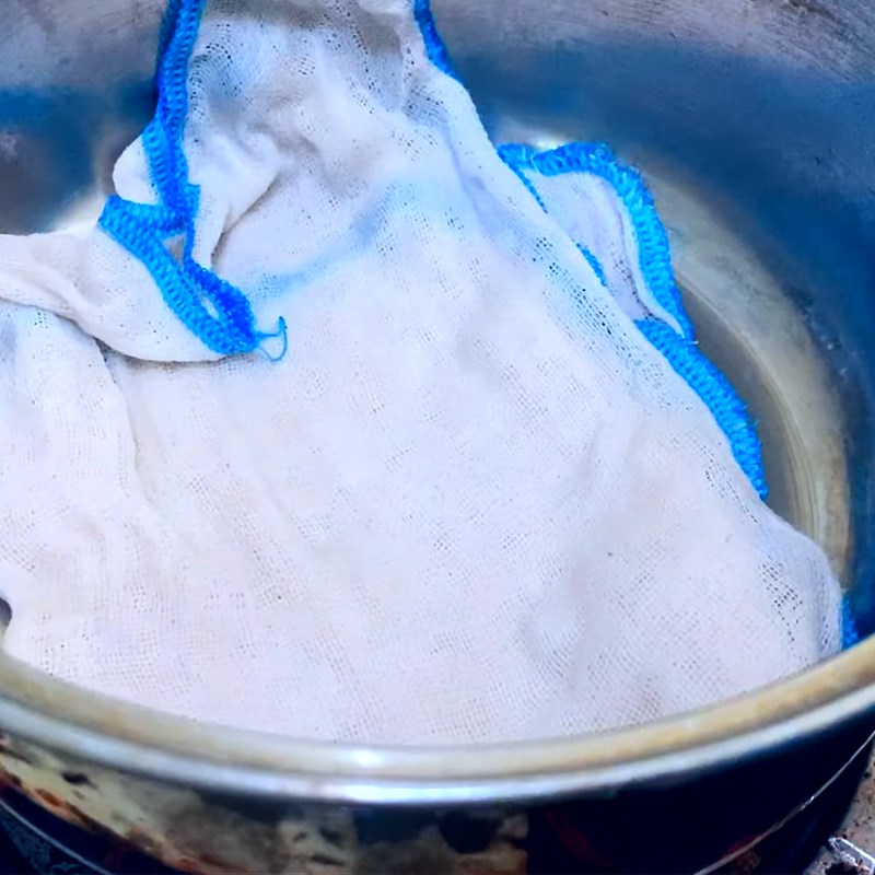 Bước 3 Chưng yến Tổ yến chưng đông trùng hạ thảo