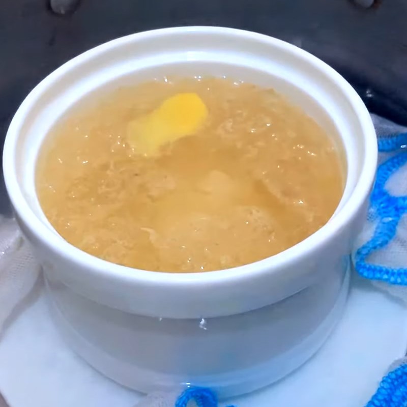 Bước 3 Chưng yến Tổ yến chưng đông trùng hạ thảo