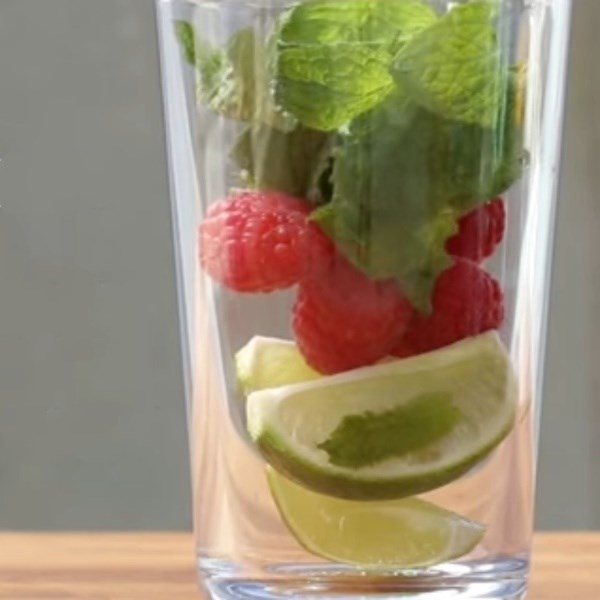 Bước 2 Dầm nguyên liệu Mojito phúc bồn tử