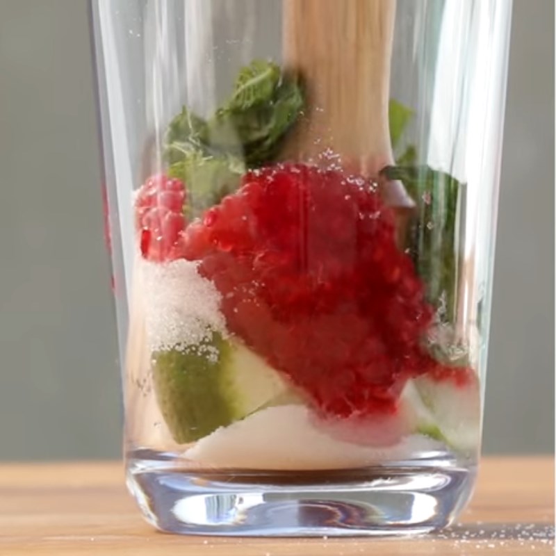 Bước 2 Dầm nguyên liệu Mojito phúc bồn tử