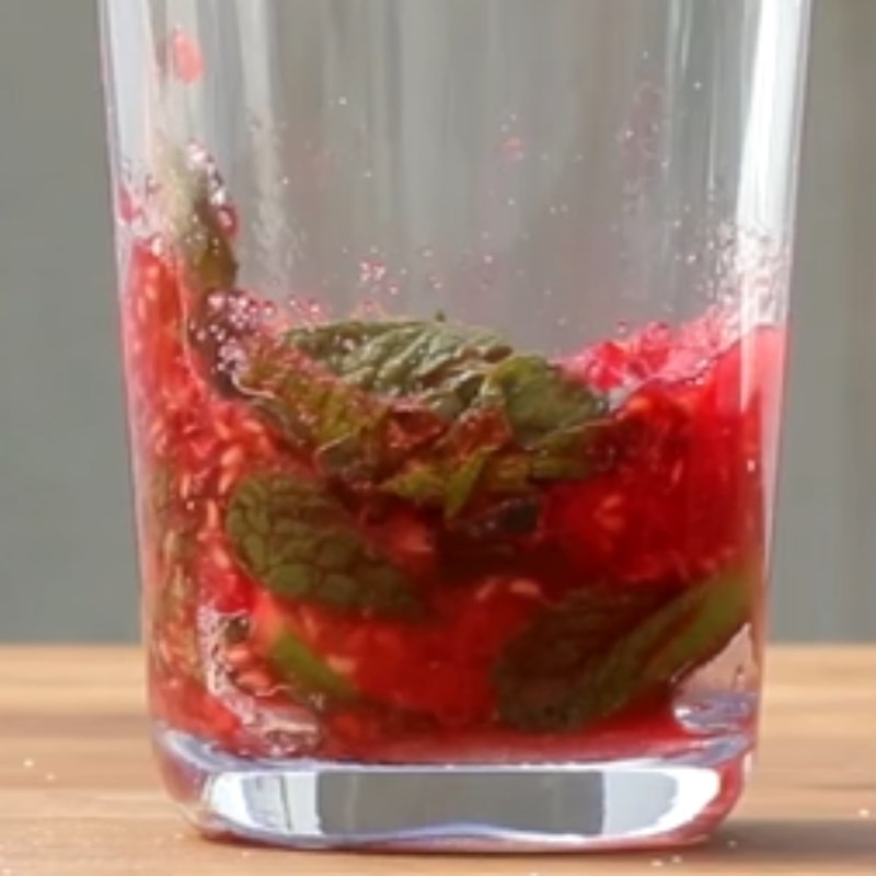 Bước 2 Dầm nguyên liệu Mojito phúc bồn tử