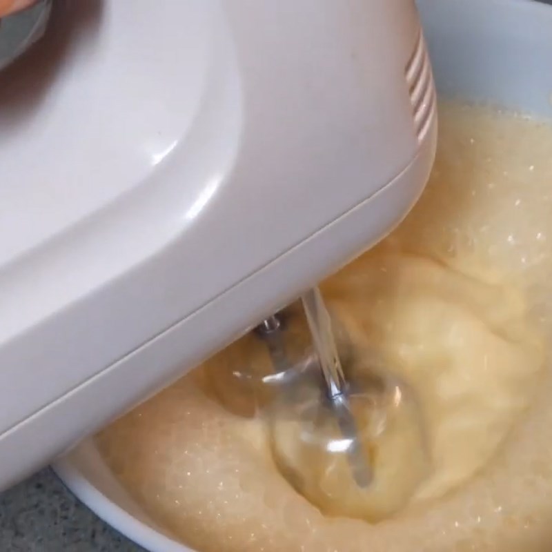 Bước 3 Đánh bông hỗn hợp kem sữa trứng Kem trứng (kem lạnh)