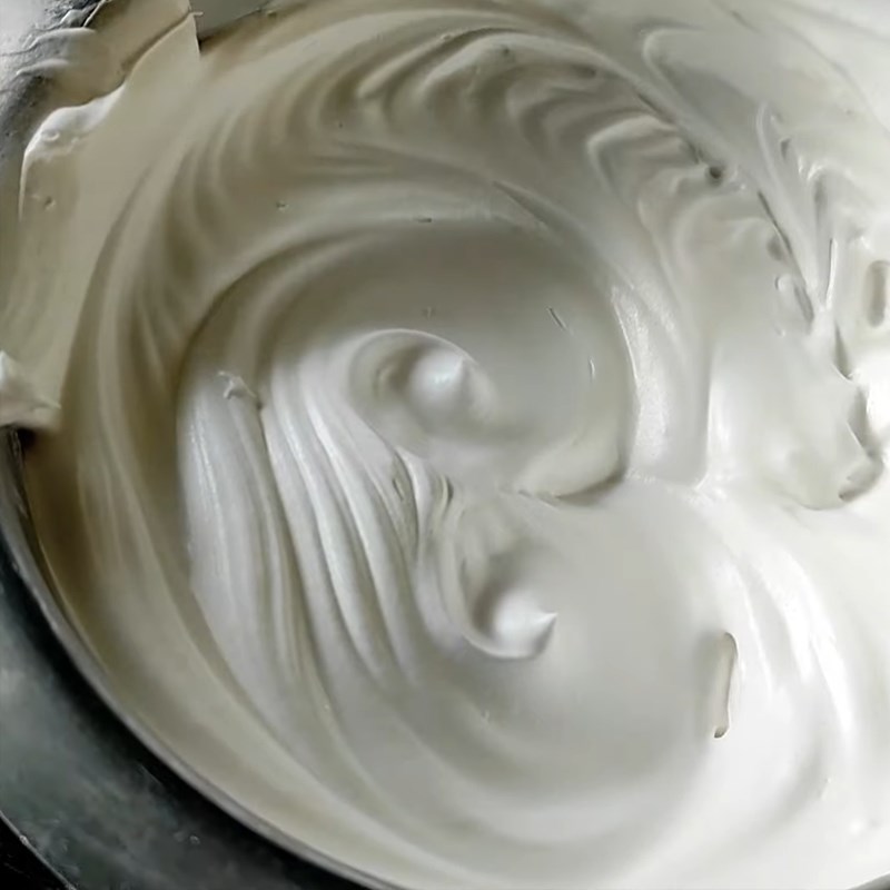 Bước 3 Đánh bông whipping cream Bánh kem tặng thầy cô