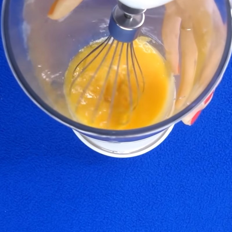 Bước 1 Đánh trứng Bánh trứng nhện