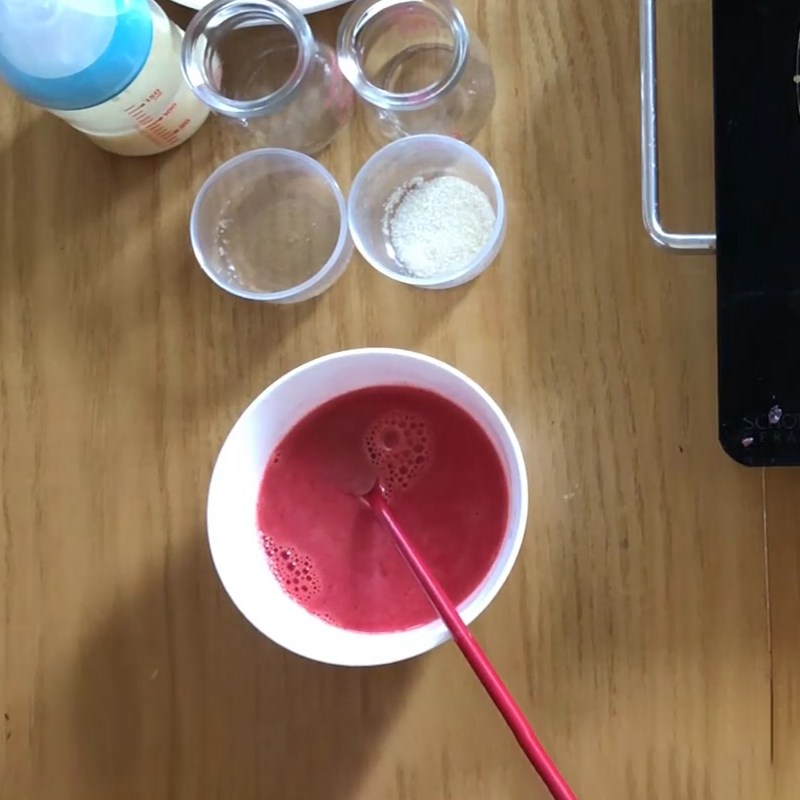 Bước 2 Đun nước dưa hấu và gelatin Pudding dưa hấu