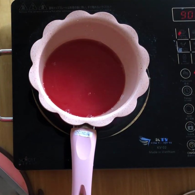 Bước 2 Đun nước dưa hấu và gelatin Pudding dưa hấu