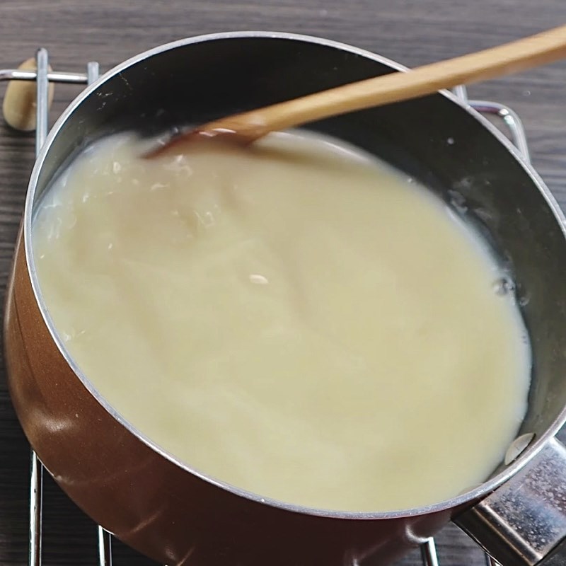 Bước 2 Đun sữa Kem bơ túi sữa chua