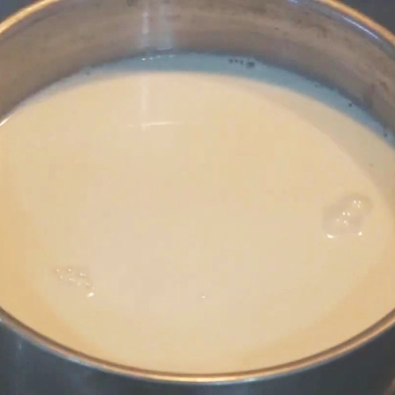 Bước 1 Đun sữa Sữa chua bằng sữa đặc và sữa bột