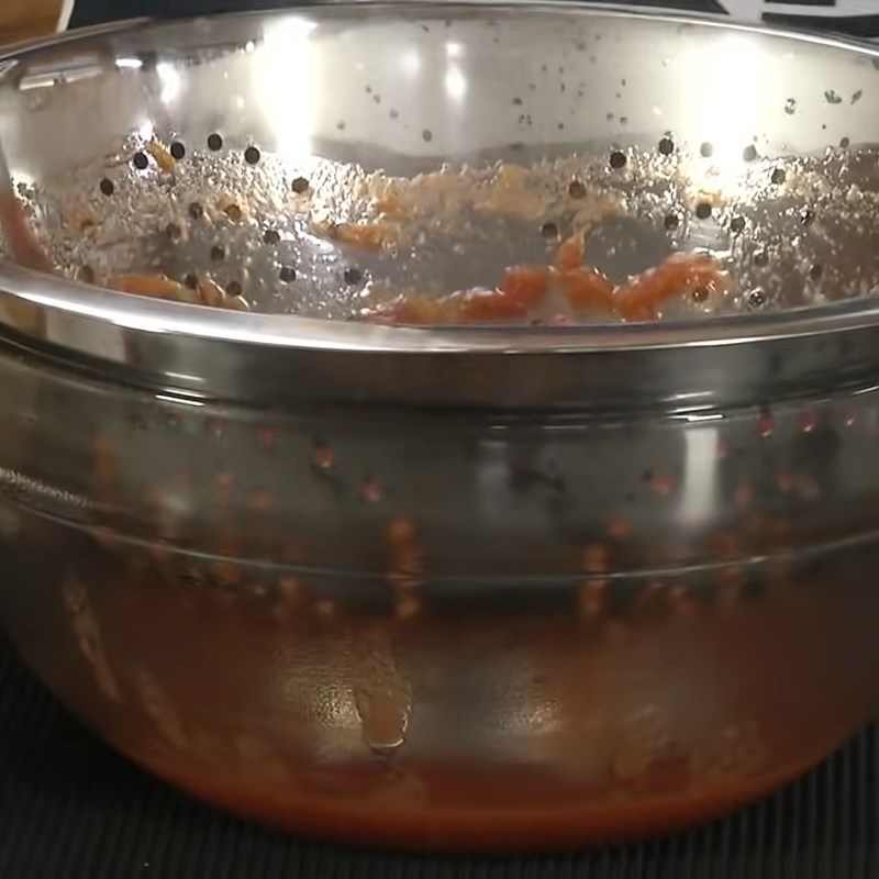 Bước 3 Ép cà chua Nước ép cà chua không cần máy