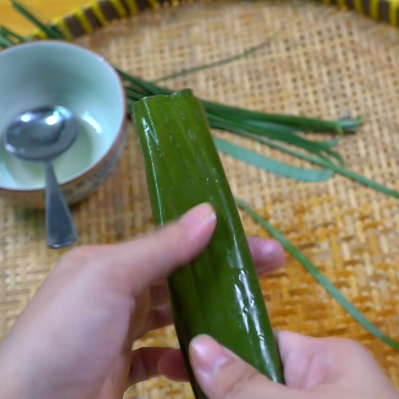 Bước 4 Gói bánh Bánh bột lọc lá chuối